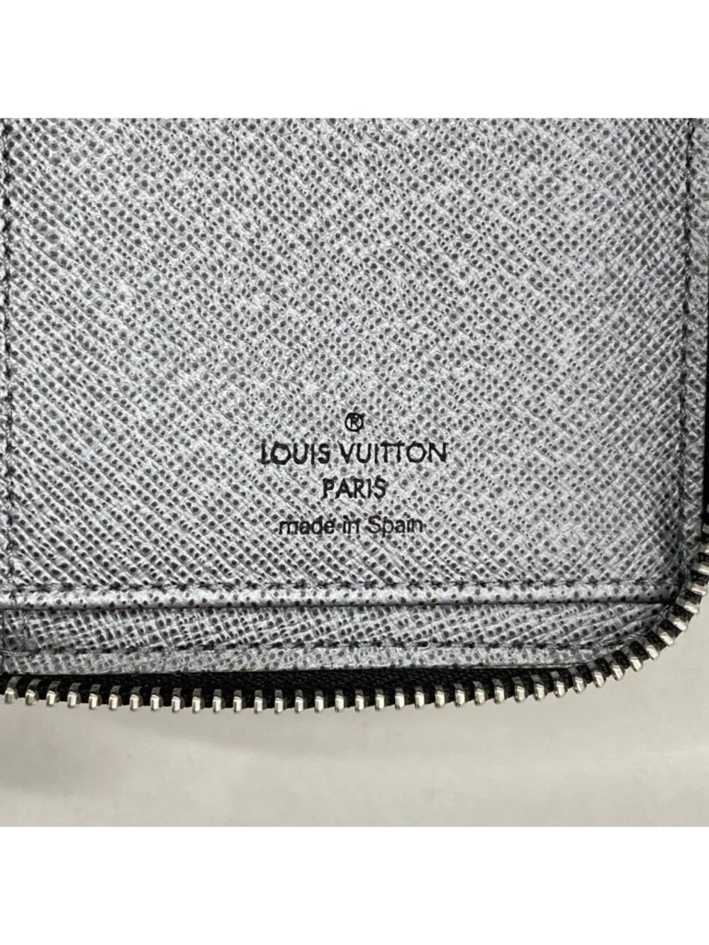 Louis Vuitton Wallet Taigarama Zippy Vertical Silver
